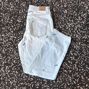 Women’s American Eagle Strigid mom jeans